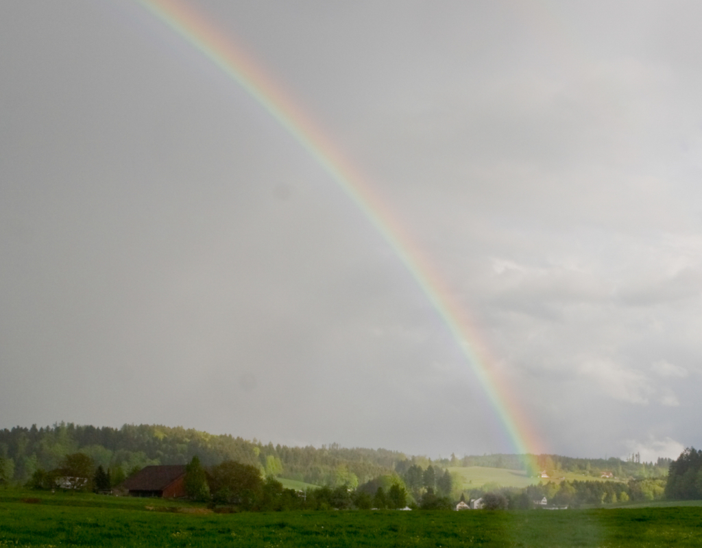 Bild https://stage.zuerioberland.ch/app/uploads/hittnau_regenbogen_1920x1080-1024x800.jpg