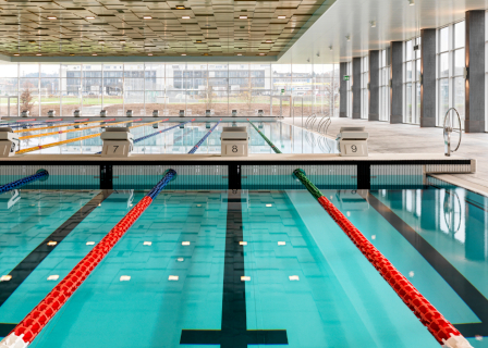 Bild https://stage.zuerioberland.ch/app/uploads/uster_hallenbad_schwimmbecken_448x320.jpg